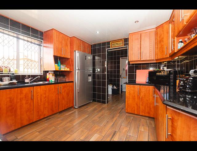 4 BEDROOM HOUSE FOR SALE IN ARENA PARK
